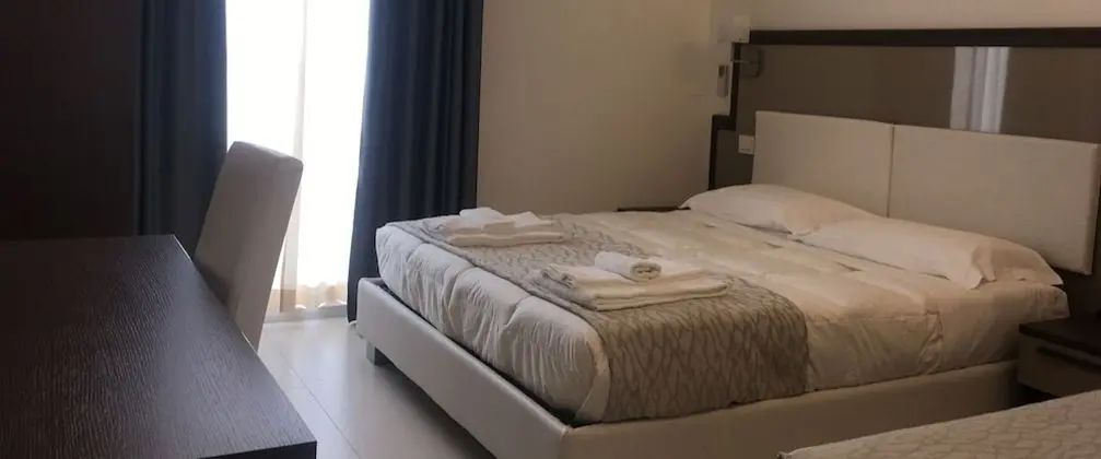 Üç Kişilik Oda