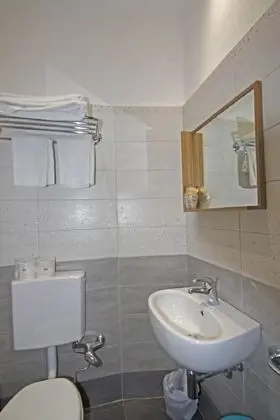 Üç Kişilik Oda, Deniz Manzaralı