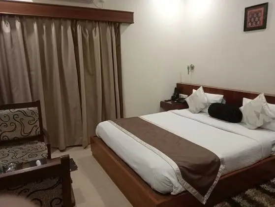 Deluxe Tek Büyük Yataklı Oda, 1 Çift Kişilik Yatak, Sigara İçilebilir, Şehir Manzaralı