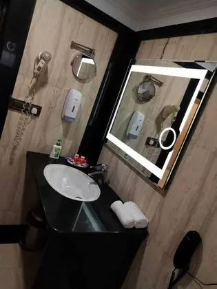 Deluxe Tek Büyük Yataklı Oda, 1 Çift Kişilik Yatak, Sigara İçilebilir, Şehir Manzaralı