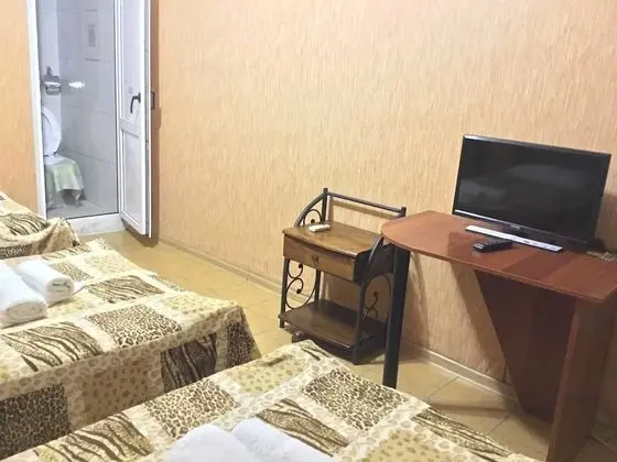 Basic Üç Kişilik Oda, Buzdolabı, Avlu