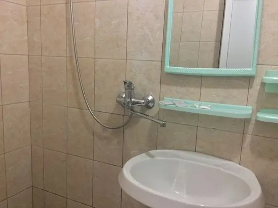 Basic Üç Kişilik Oda, Buzdolabı, Avlu