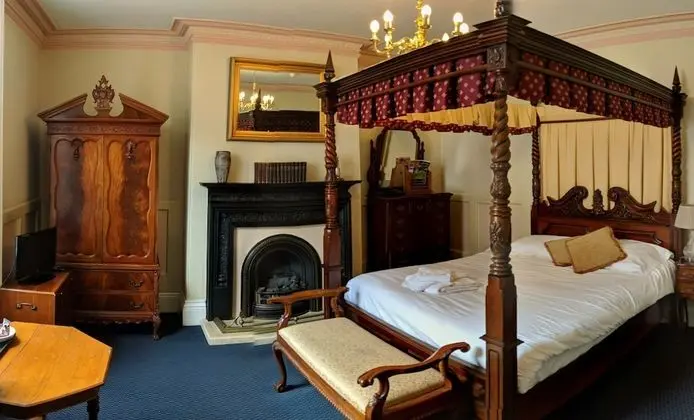 Superior Tek Büyük Yataklı Oda (Four Poster Bed)