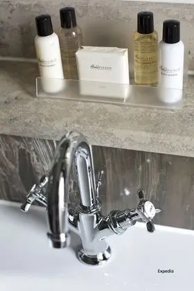 Classic Tek Büyük veya İki Ayrı Yataklı Oda (with Shower Room)