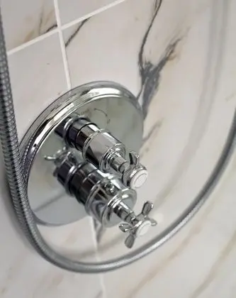 Classic Tek Büyük veya İki Ayrı Yataklı Oda (with Shower Room)