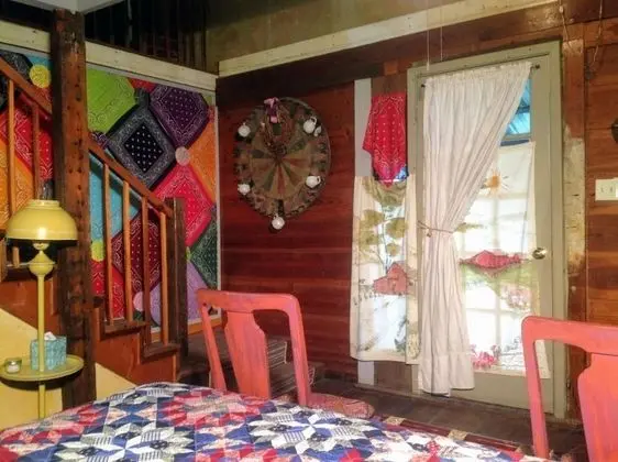 Kır Evi, Birden Çok Yatak, Sigara İçilmez