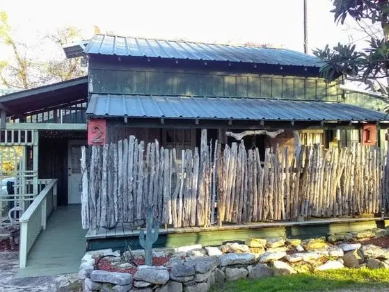 Kır Evi, Birden Çok Yatak, Sigara İçilmez