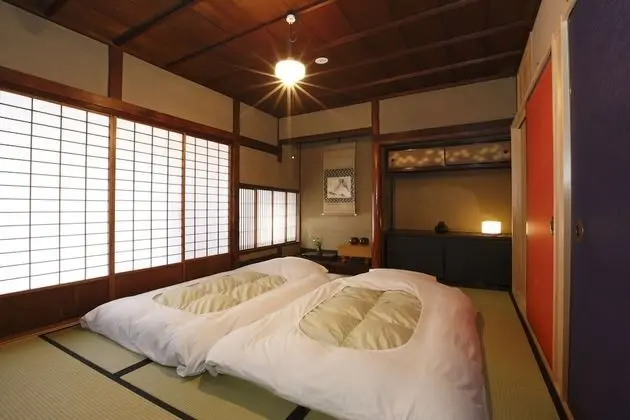 Traditional Ev (Bairin-an)