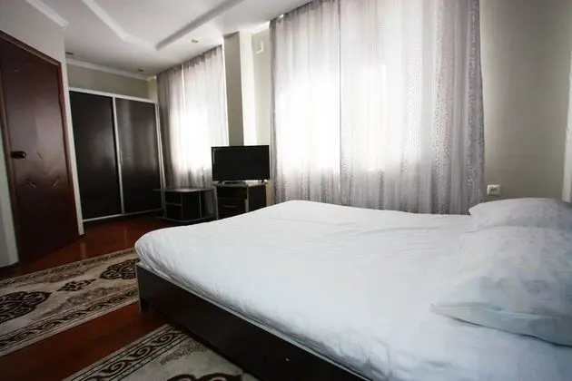 Family Tek Büyük Yataklı Oda