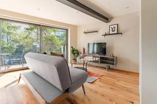 City Apartment 403