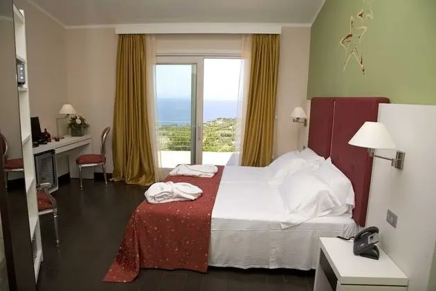 Classic Tek Büyük veya İki Ayrı Yataklı Oda