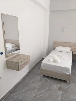 Dört Kişilik Oda, Deniz Manzaralı