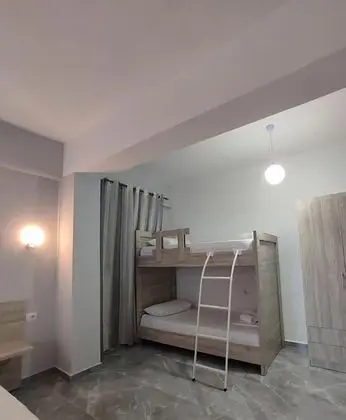 Dört Kişilik Oda, Deniz Manzaralı