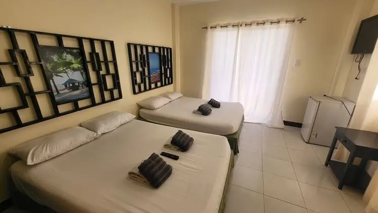 Dört Kişilik Oda, Havuz Kenarı