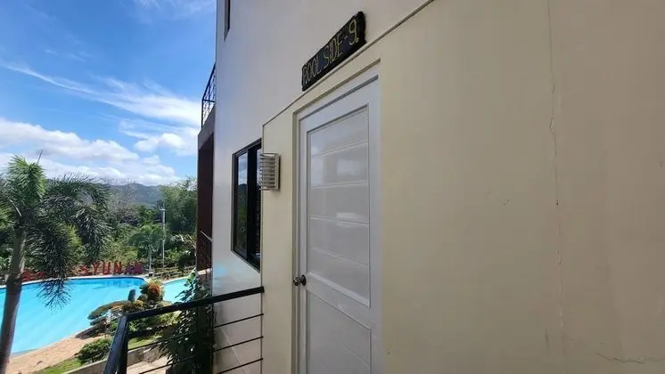 Dört Kişilik Oda, Havuz Kenarı