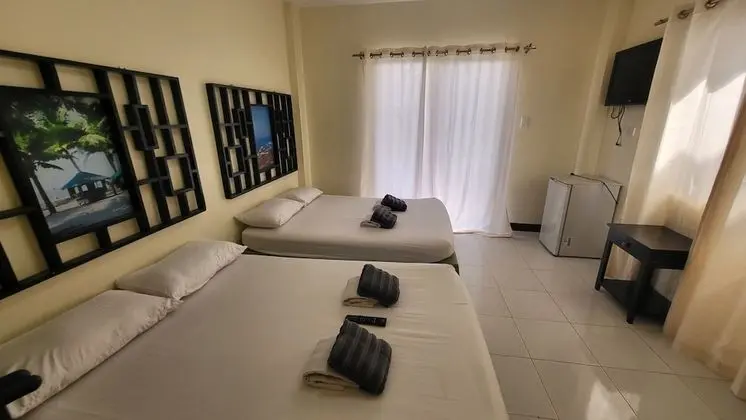 Dört Kişilik Oda, Havuz Kenarı