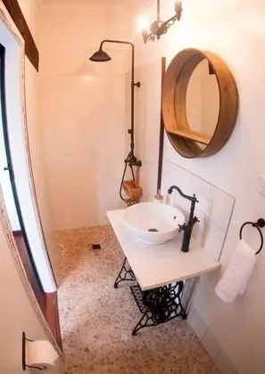Classic Tek Büyük Yataklı Oda, Bahçe Manzaralı (The Singer Room )
