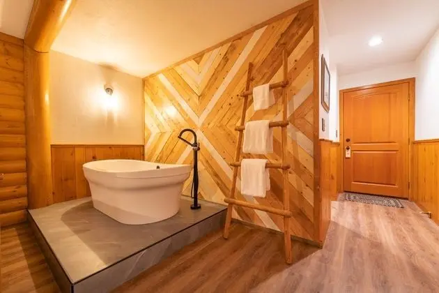 Jacuzzi Suite