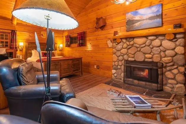 Queen Cabin