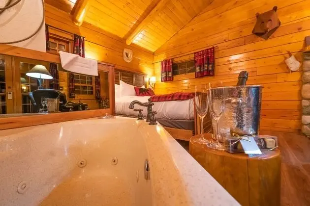Queen Cabin