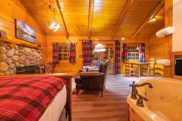 Queen Cabin