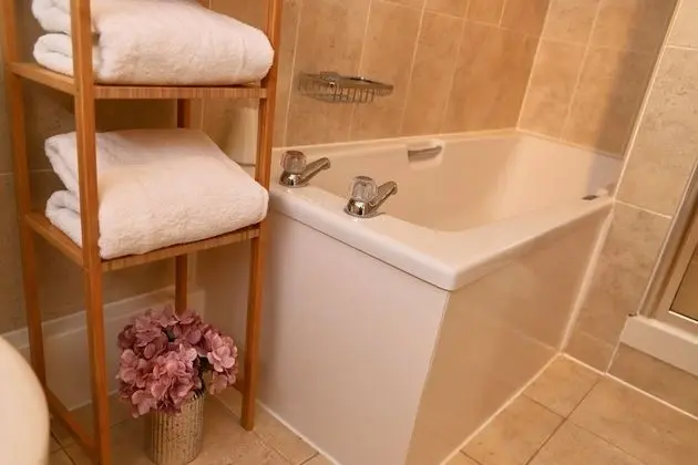 Kır Evi, Özel Banyo (Bakers Cottage)