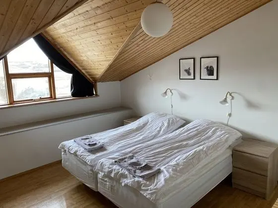 İki Ayrı Yataklı Oda, Ortak Banyo