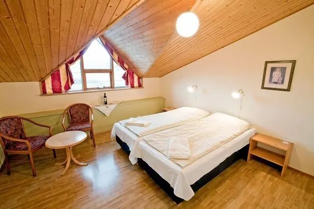 İki Ayrı Yataklı Oda, Ortak Banyo