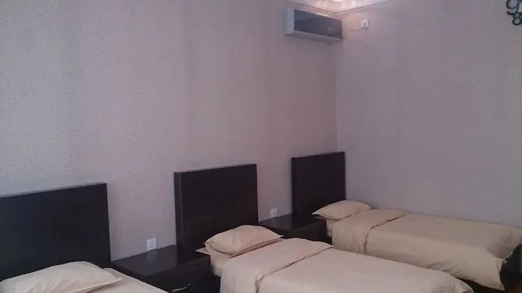 Basic Üç Kişilik Oda, Ortak Banyo (N6)