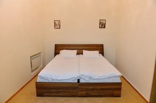 Standard Tek Büyük veya İki Ayrı Yataklı Oda, Penceresiz