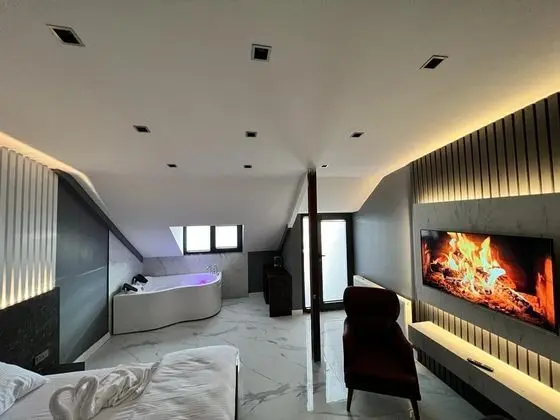 Deluxe Jakuzili Suite, Şehir Manzaralı, Balkonlu veya Fransız Balkonlu