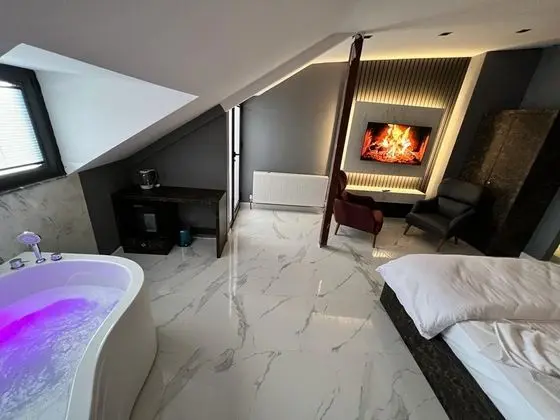 Deluxe Jakuzili Suite, Şehir Manzaralı, Balkonlu veya Fransız Balkonlu