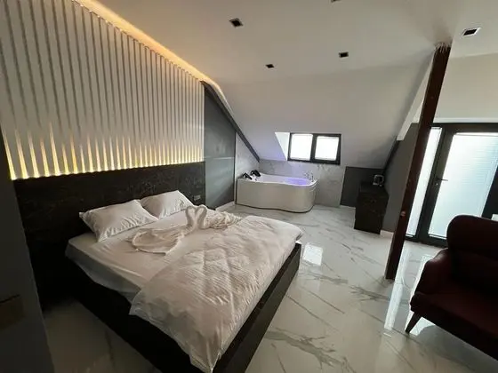 Deluxe Jakuzili Suite, Şehir Manzaralı, Balkonlu veya Fransız Balkonlu
