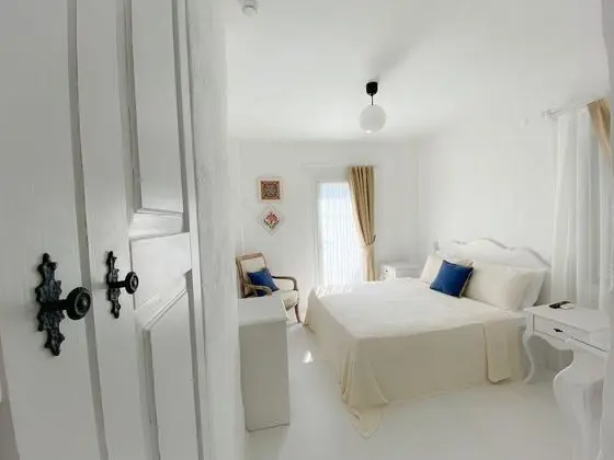 Standard Oda, Balkon, Havuz Manzaralı