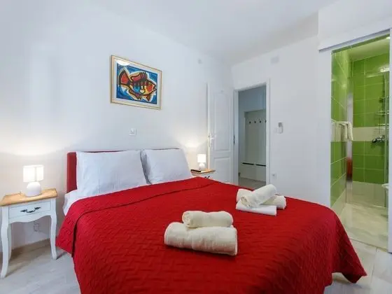 Villa (5 Bedroom Holiday Home with Terrace)