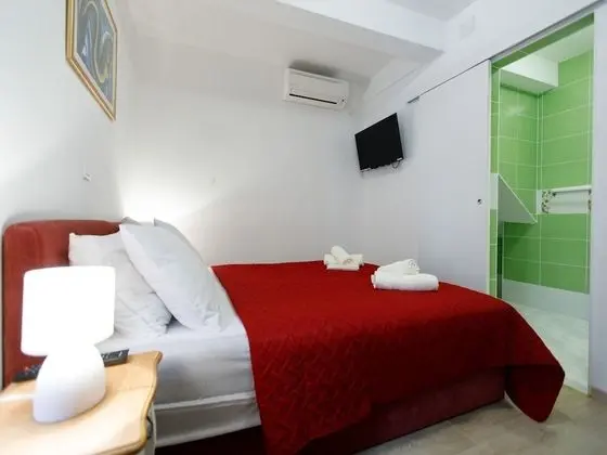 Villa (5 Bedroom Holiday Home with Terrace)