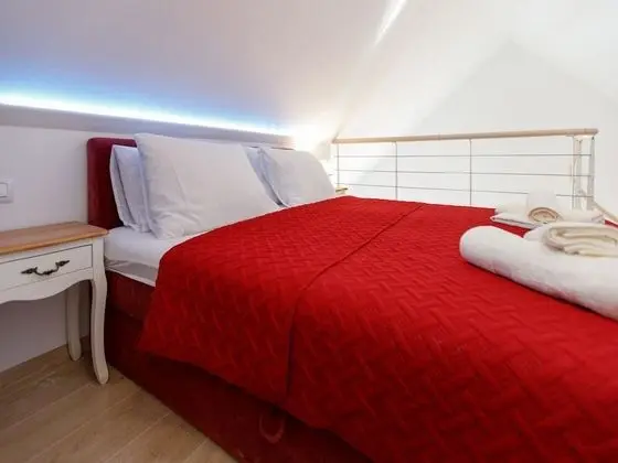 Villa (5 Bedroom Holiday Home with Terrace)