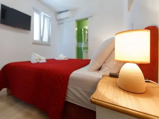 Villa (5 Bedroom Holiday Home with Terrace)