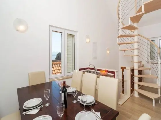 Villa (5 Bedroom Holiday Home with Terrace)