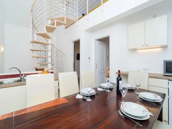 Villa (5 Bedroom Holiday Home with Terrace)
