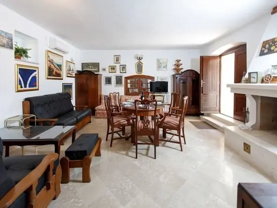 Villa (5 Bedroom Holiday Home with Terrace)