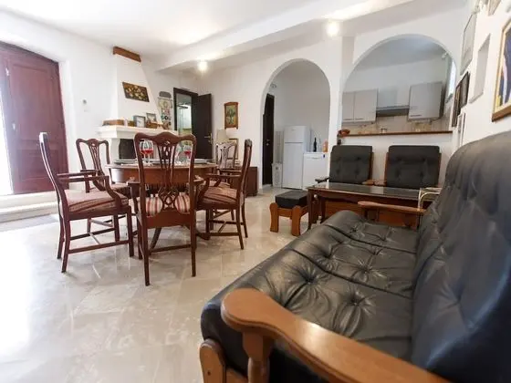 Villa (5 Bedroom Holiday Home with Terrace)