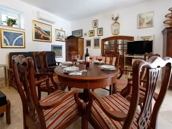 Villa (5 Bedroom Holiday Home with Terrace)