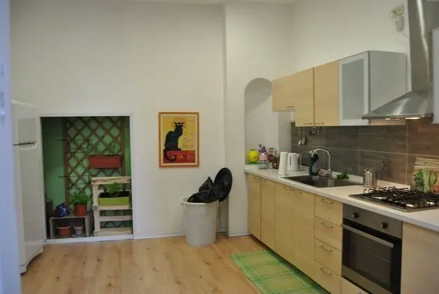 Ortak Ranzalı Oda, Sadece kadınlar için