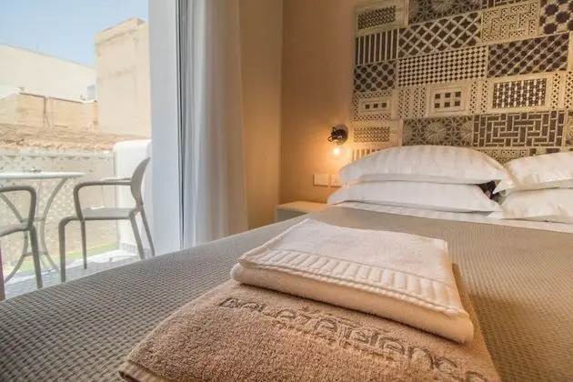 Superior Tek Büyük veya İki Ayrı Yataklı Oda, Balkon, Liman Manzaralı