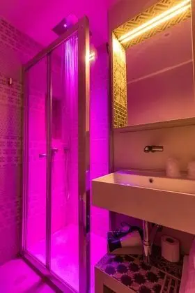 Superior Tek Büyük veya İki Ayrı Yataklı Oda, Balkon, Liman Manzaralı