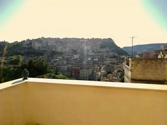 Tek Büyük Yataklı Oda, Balkon