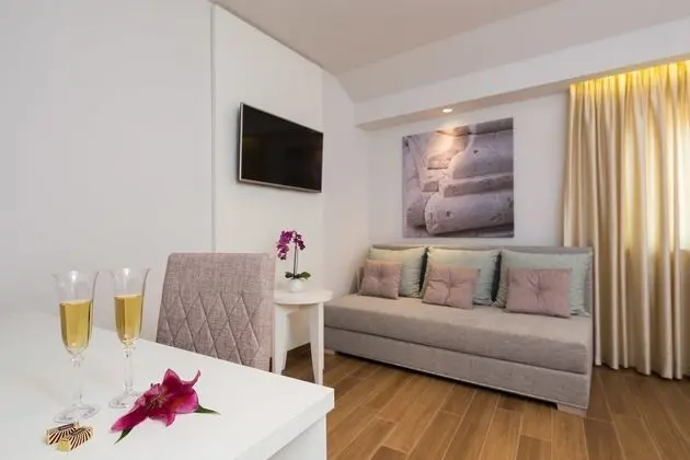 Superior Tek Büyük veya İki Ayrı Yataklı Oda (105)