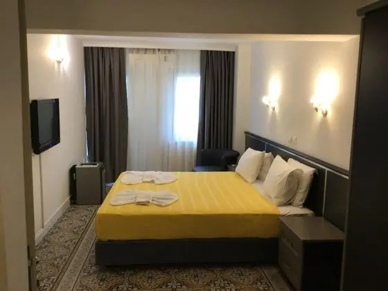 Çift Kişilik, Şehir Manzaralı