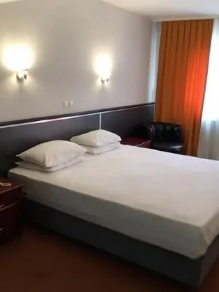 Çift Kişilik, Şehir Manzaralı